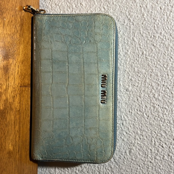 💞🥰🌴BRAND AUTHENTIC IS HERE!!! 🥵 BAGS AND WALLETS ARE $3 START ONLY! - Picture 4 of 14